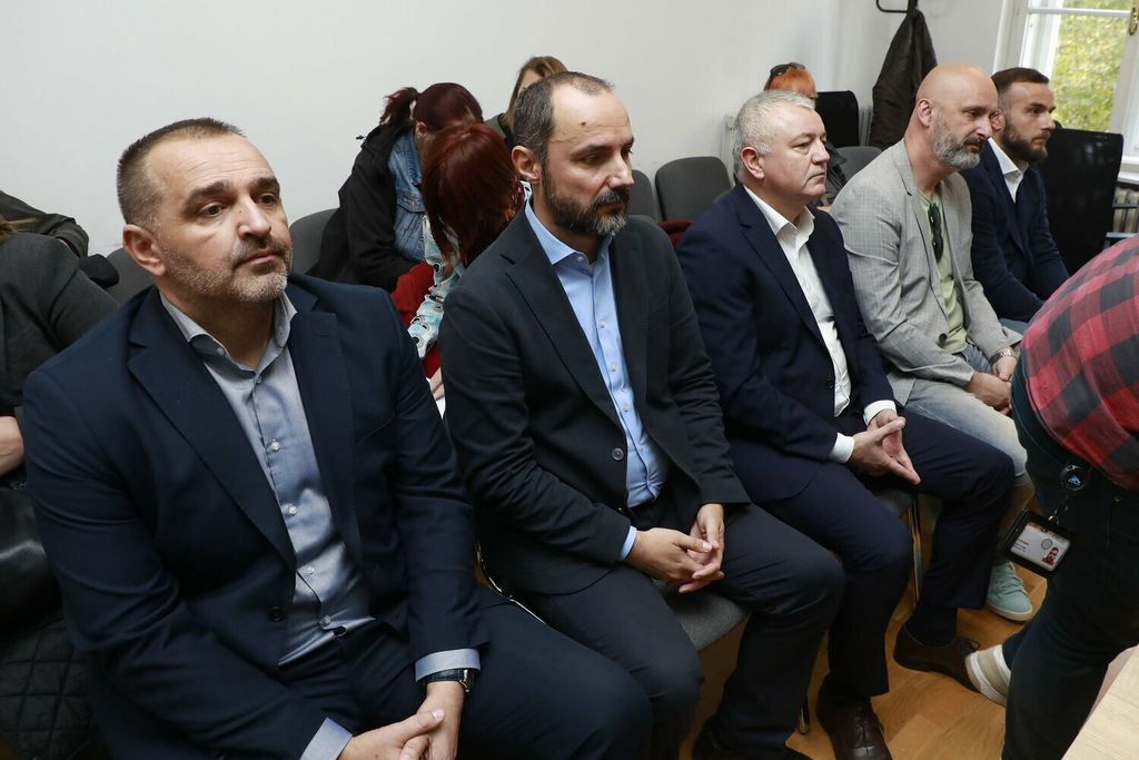 Početak suđenja bivšim ministrima u aferi po babi i stričevima - 9