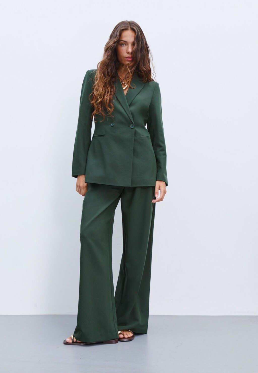 Stradivarius, 35,99 + 25,99 eura