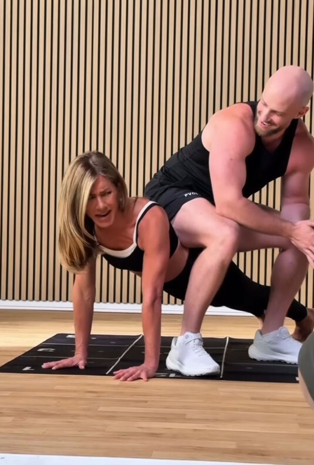 Jennifer Aniston - 3