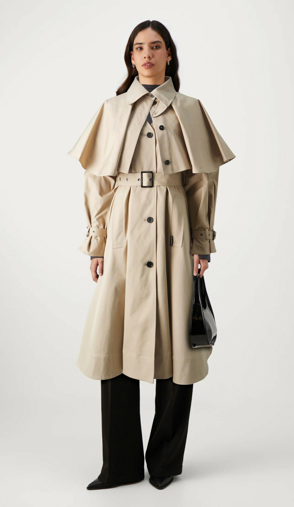 Zagrebačka street stylerica nosi baloner s potpisom brenda Karl Lagerfeld