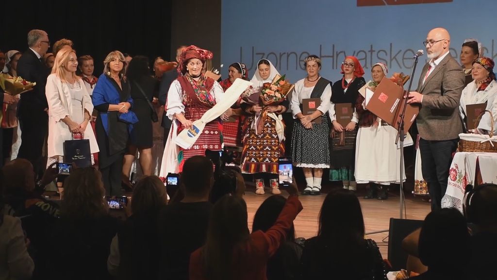 In Magazin: Najuzornija žena - 3