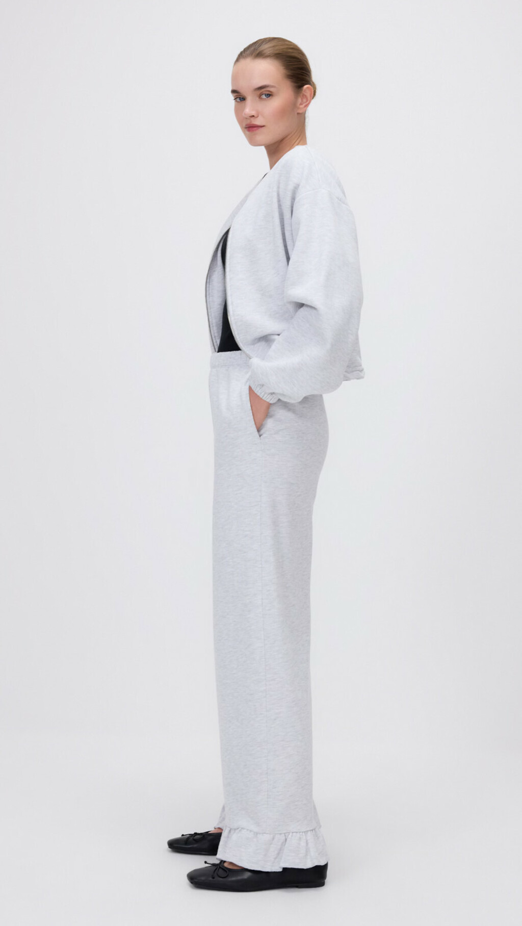 Antonija Mišura Sandrić nosi hlače s volanima koje dolaze u svijetlosivoj i ružičastoj boji (Reserved, 22,99 eura) - 5