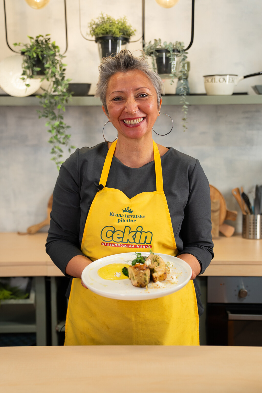 Iva Novosel: Rolada od pilećeg zabatka s komponentama na tanjuru koje zabavljaju - 4