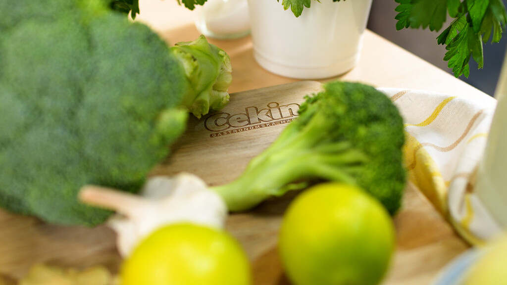 Iva Novosel: Rolada od pilećeg zabatka s komponentama na tanjuru koje zabavljaju - 2