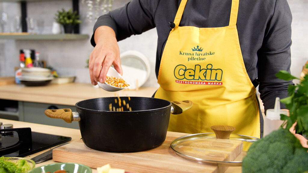 Iva Novosel: Rolada od pilećeg zabatka s komponentama na tanjuru koje zabavljaju - 3