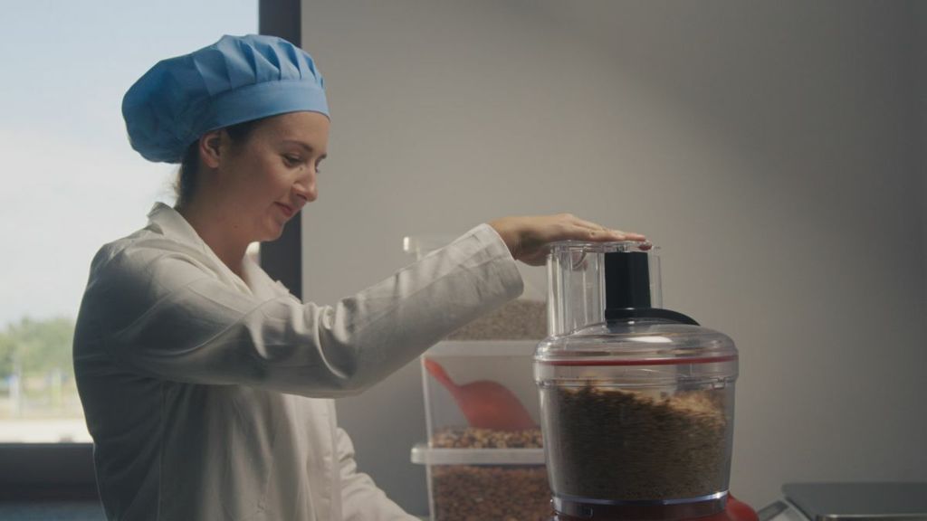 Nikolina se vratila u rodnu Liku i pokrenula proizvodnju snack pločica