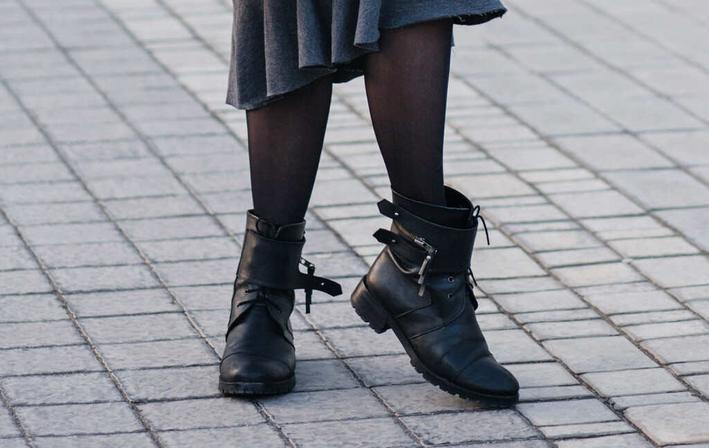 Žena u gležnjačama