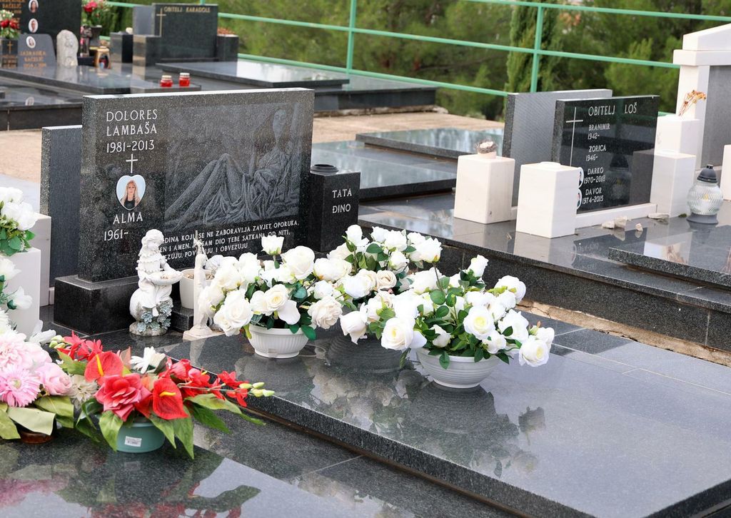 Grob Dolores Lambaše - 2