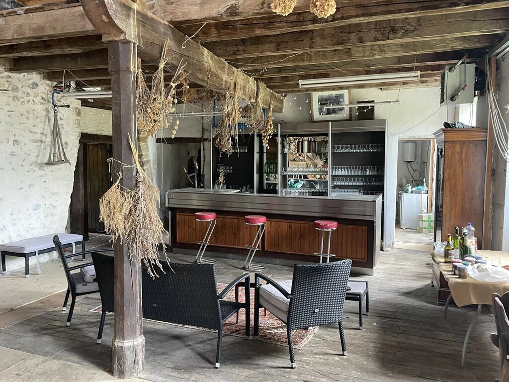 Pub unutar dvorca
