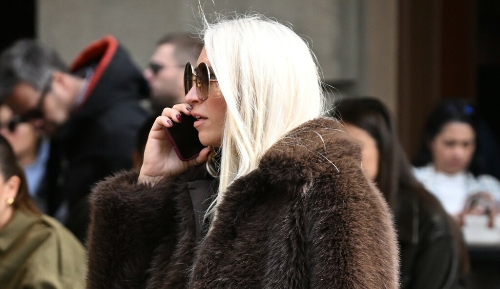 Ulična moda Zagreb narančaste kožnate hlače - 1