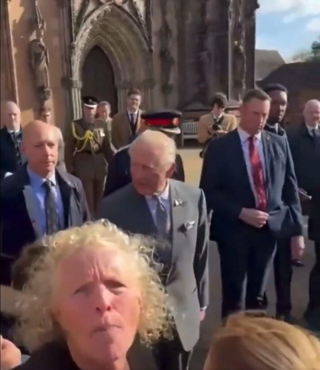 Kralj Charles i prosvjednik - 1