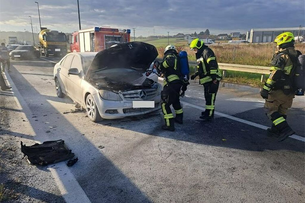 Gašenje požara na automobilu na A4 - 4