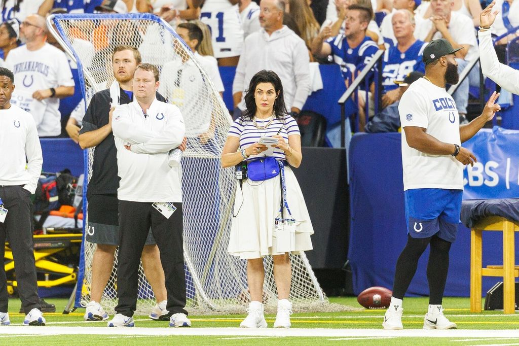 Carlie Irsay-Gordon - 8