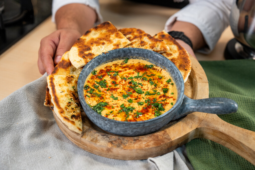 Humus i fleatbread chefa Marija Mihelja
