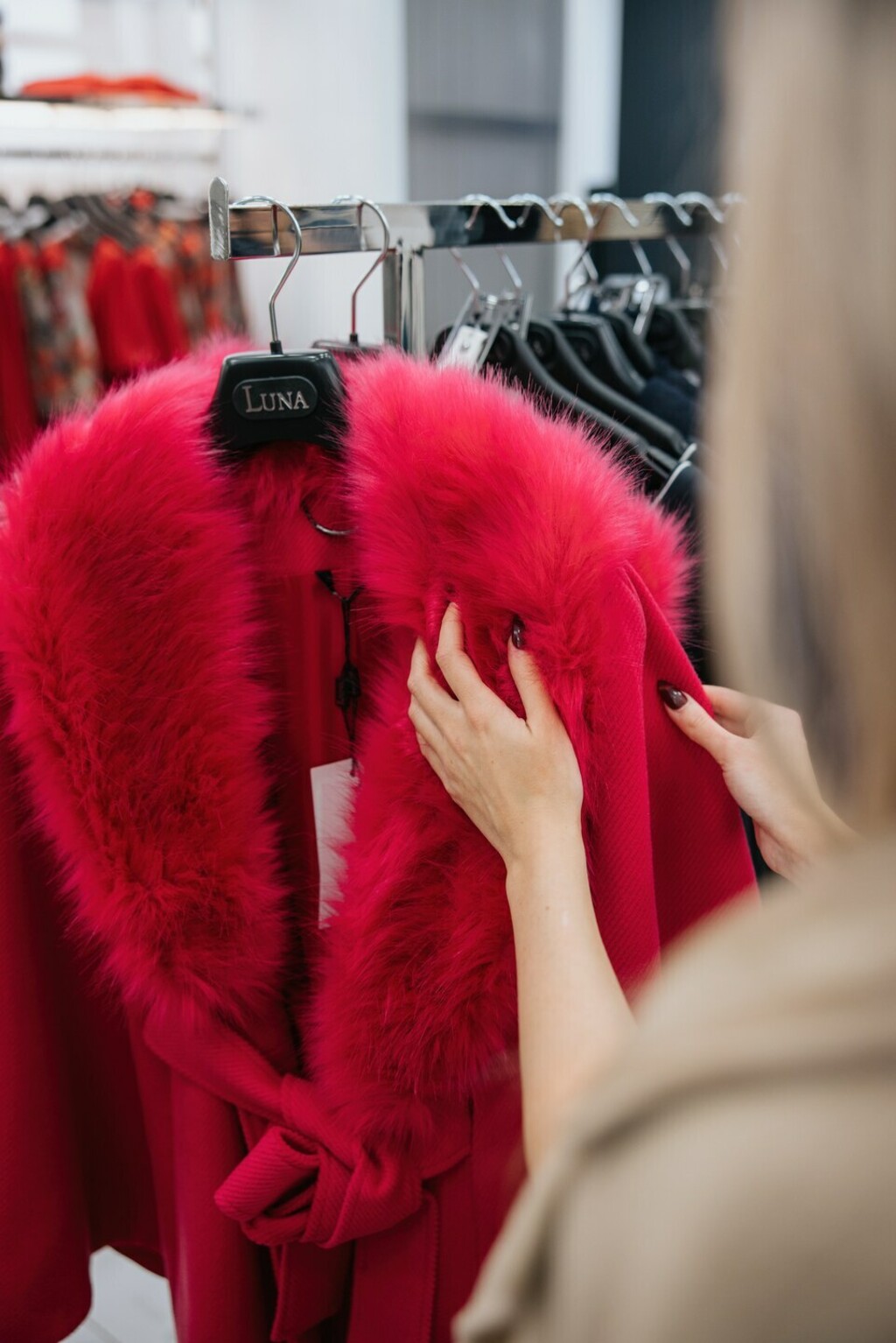 Pet komada koje ćemo viđati na ulicama ove jeseni: Od košulja s karakterom do balonera koji ostavljaju dojam