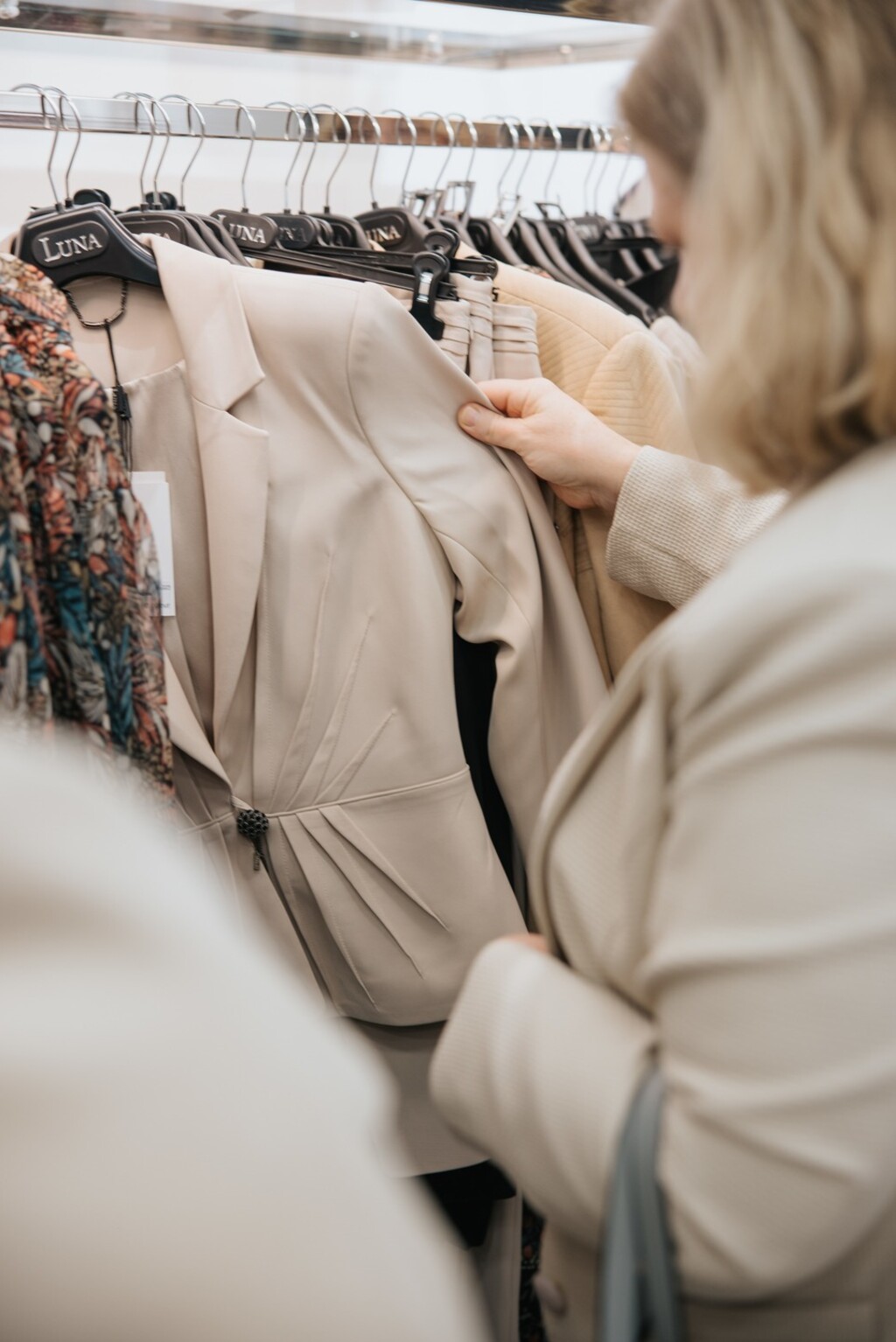 Pet komada koje ćemo viđati na ulicama ove jeseni: Od košulja s karakterom do balonera koji ostavljaju dojam