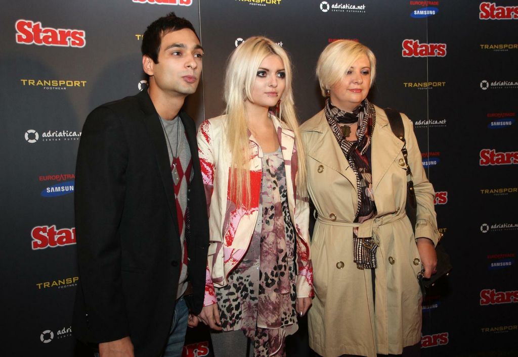 Ella i Danijela Dvornik