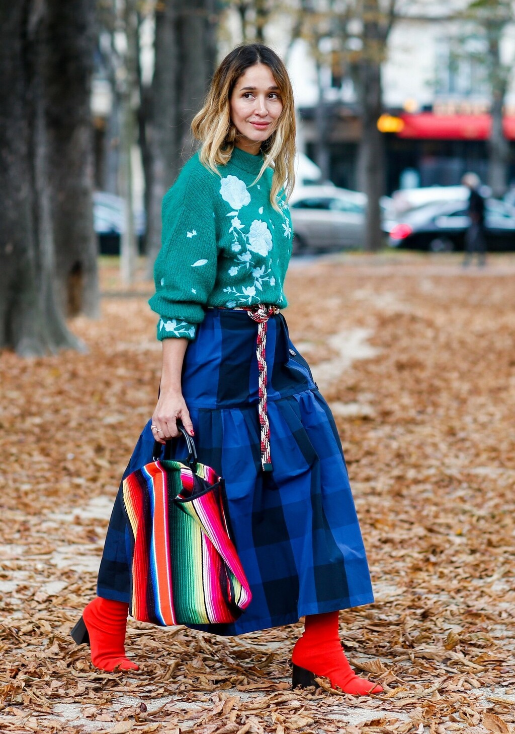 Spoj različitih uzoraka u street style izdanju s Tjedna mode