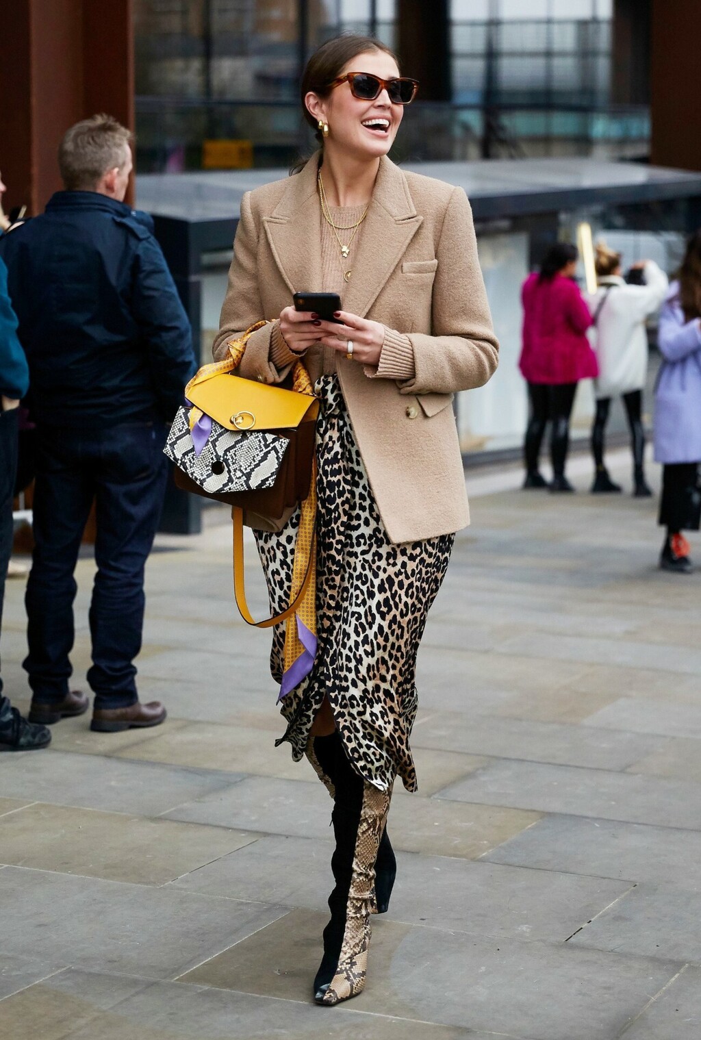 Spoj različitih uzoraka u street style izdanju s Tjedna mode - 14