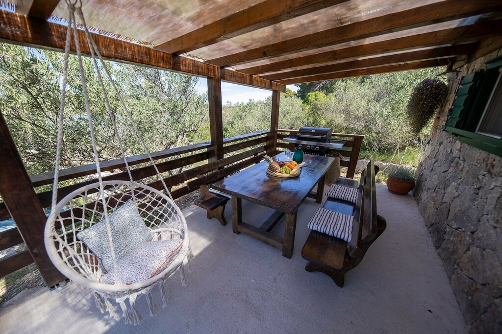 Terasa s pogledom na more i zelenu okolicu