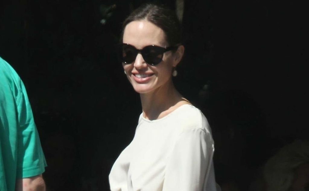 Angelina Jolie u dugačkoj haljini i skupocjenim salonkama - 3