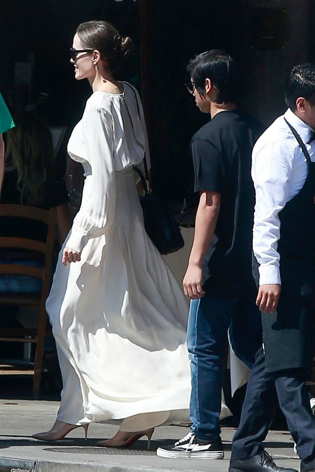 Angelina Jolie u dugačkoj haljini i skupocjenim salonkama - 6