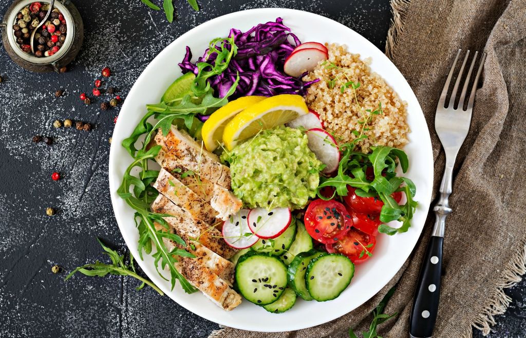 Salata s guacamoleom