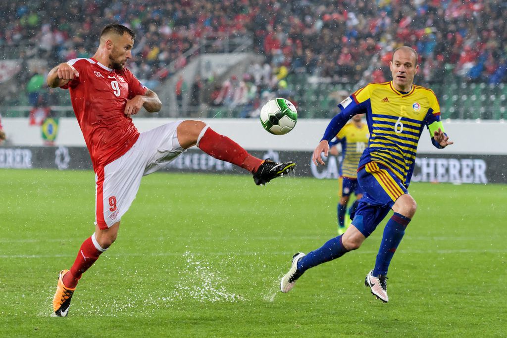 Ildefons Lima protiv Harisa Seferovića (Foto: AFP)
