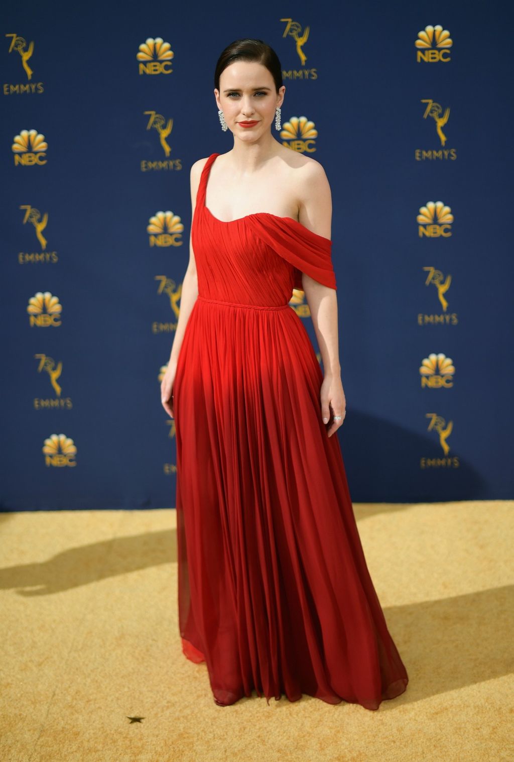 Rachel Brosnahan u haljini modne kuće Oscar de la Renta