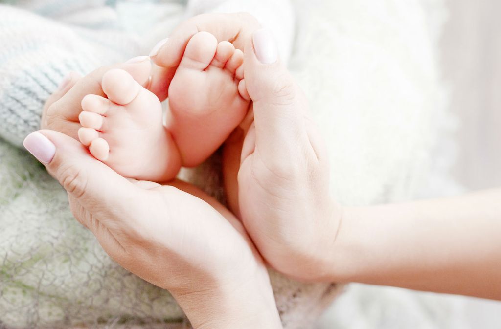 Nježan trenutak između mame i bebe