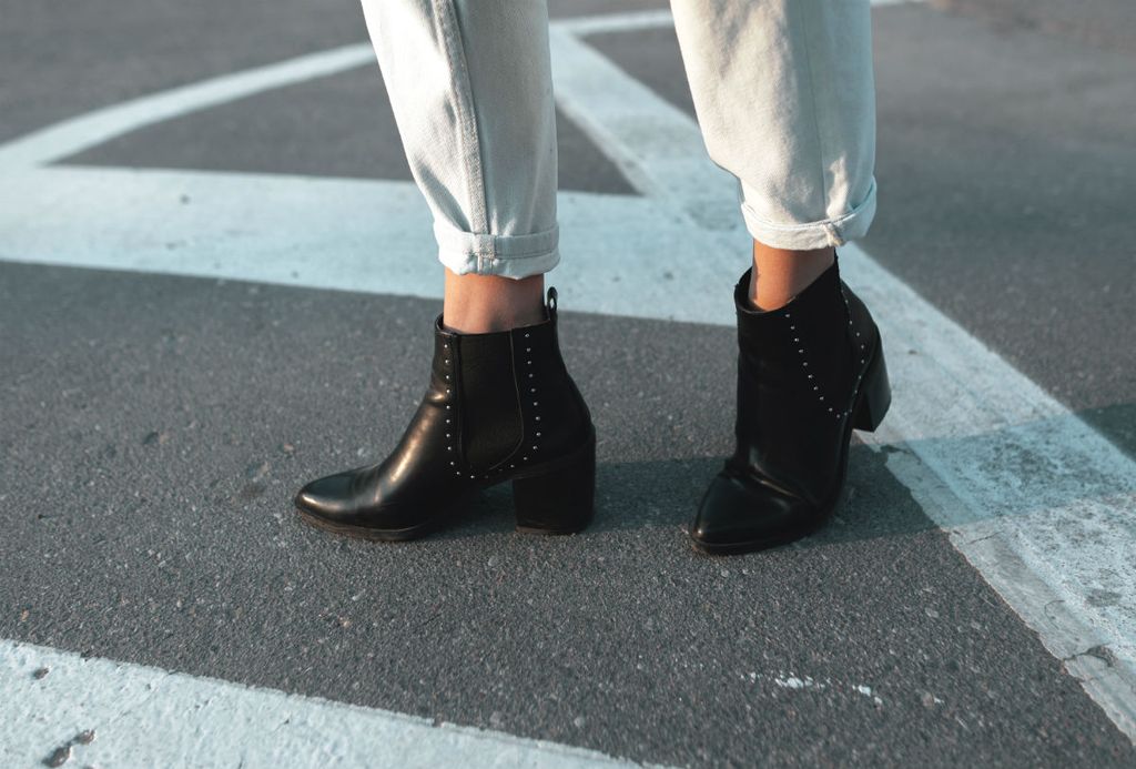 Crne gležnjače su klasik koji ima svoje mjesto u ormarima mnogih žena