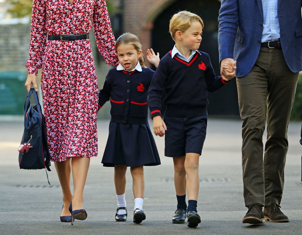 Catherine Middleton i princ William na prvi dan škole s princezom Charlotte i princem Georgeom