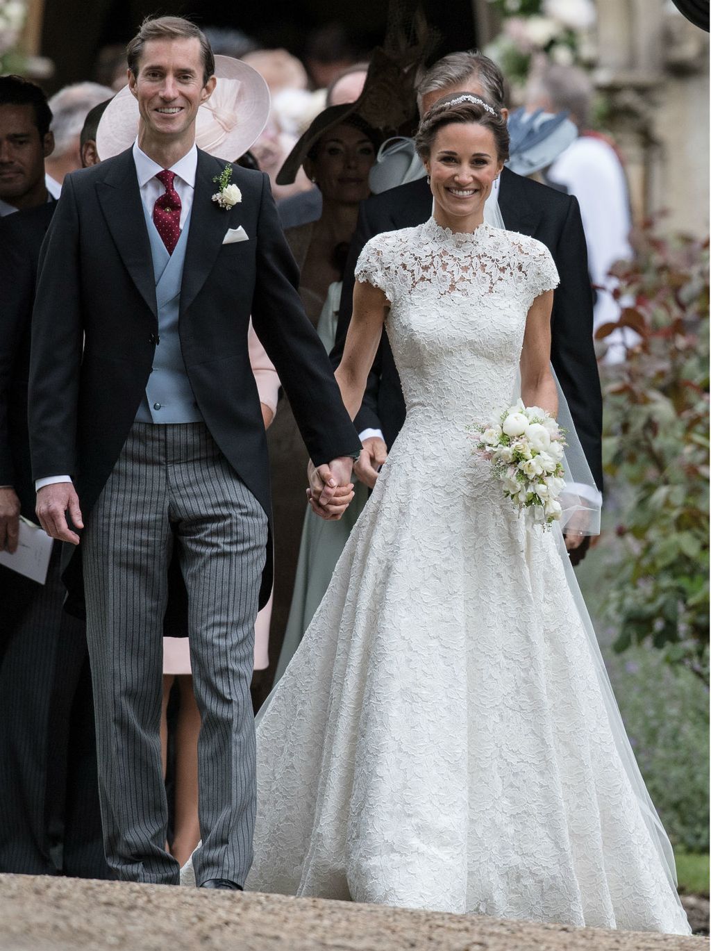 Pippa Middleton u vjenčanici s visokim ovratnikom dizajnera Gilesa Deacona