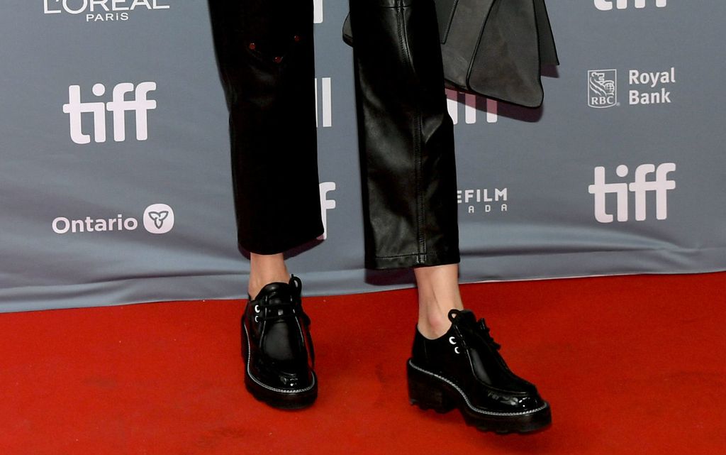 Nicole Kidman u cipelama nalik oksfordicama na crvenom tepihu