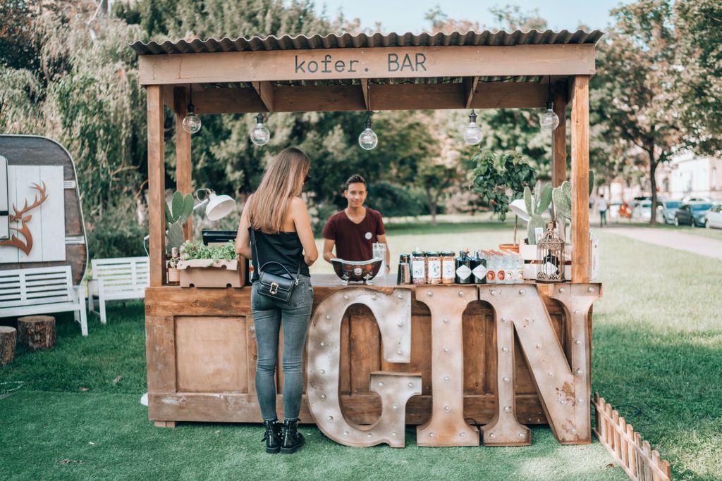 Džin-tonik kofer. bara na Zagreb Burger Festivalu - 1