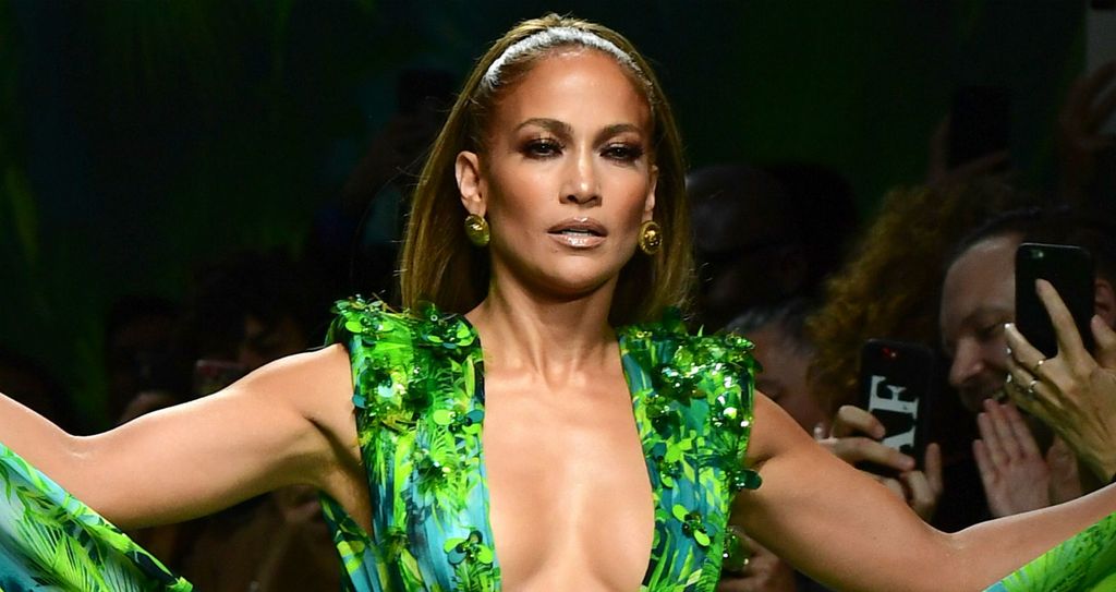 Jennifer Lopez u Versace haljini 19 godina kasnije - 4