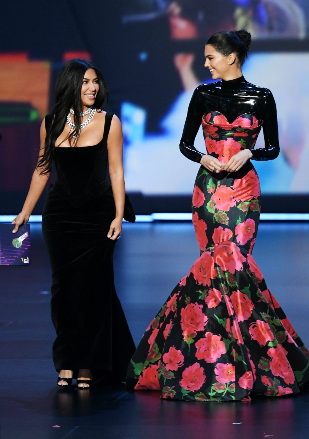 Kim Kardashian i Kendall Jenner na 71. dodjeli Emmyja