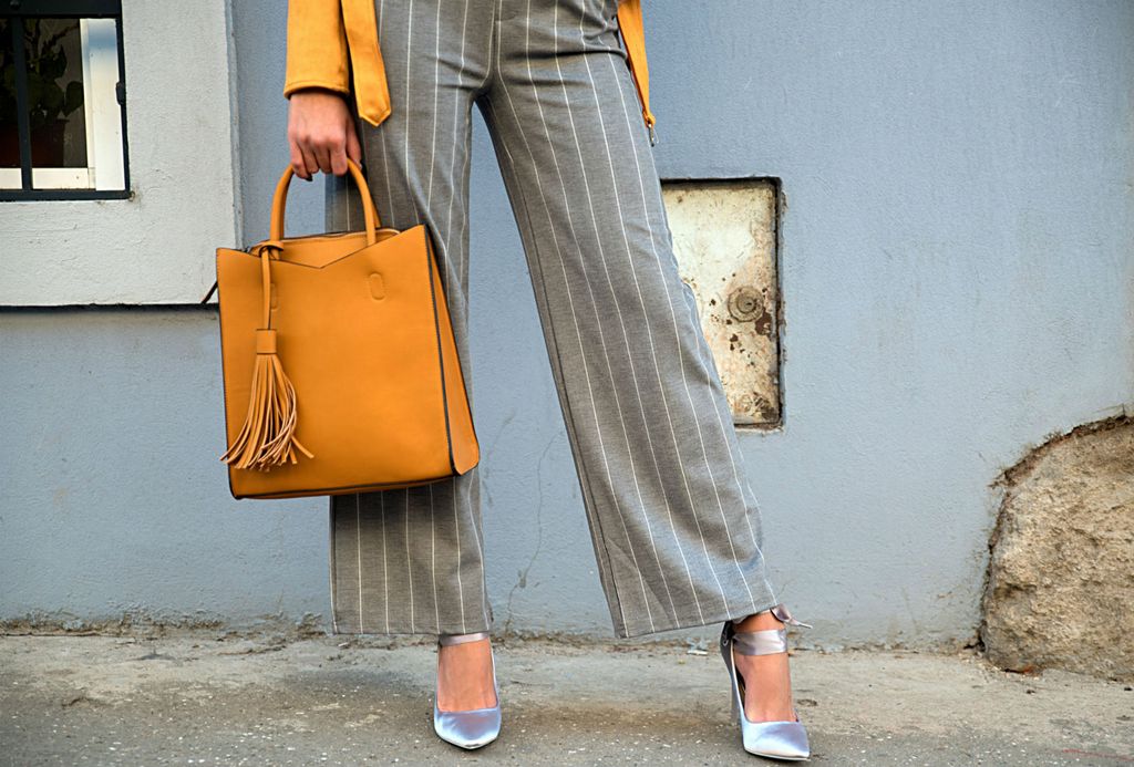 Hlače na tanke pruge uvijek su dobar izbor za razne odjevne kombinacije