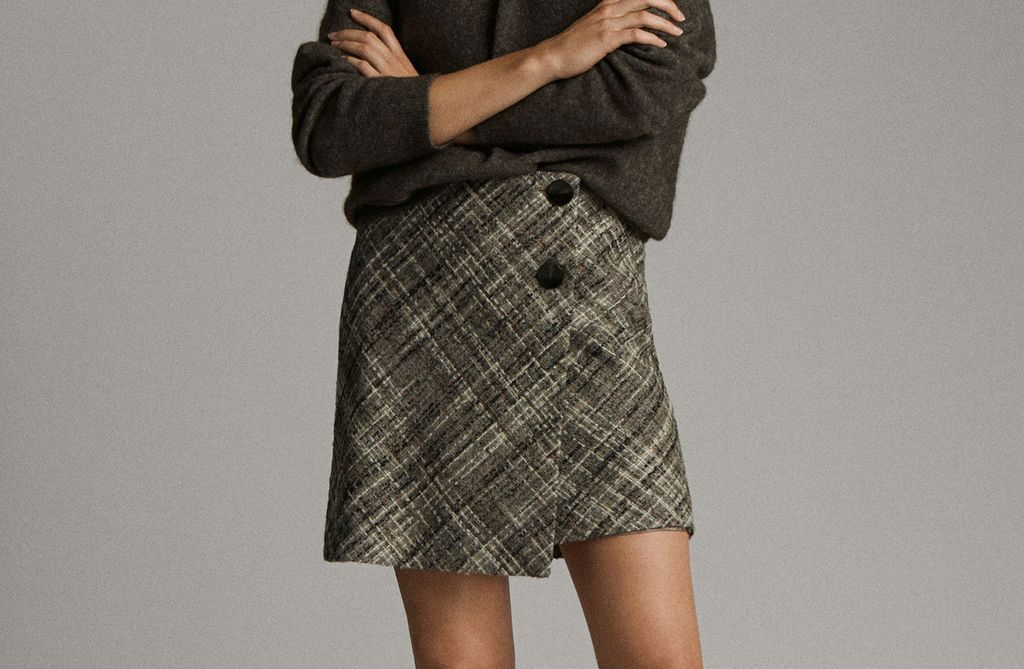 Kratka suknja od tvida kariranog uzorka odličan je izbor za jesen