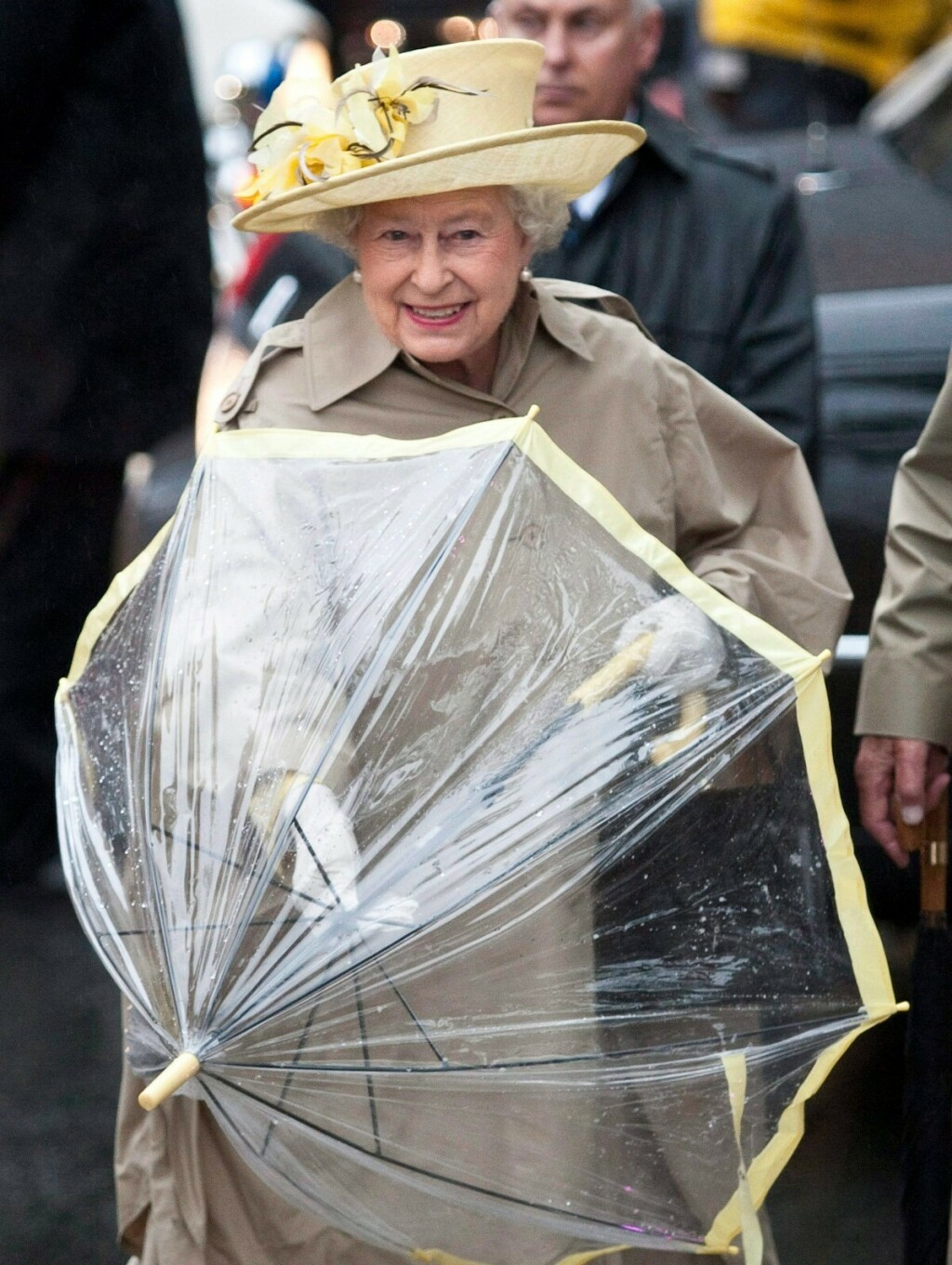 Kraljica Elizabeta II. u javnosti je nosila upečatljive boje - 4