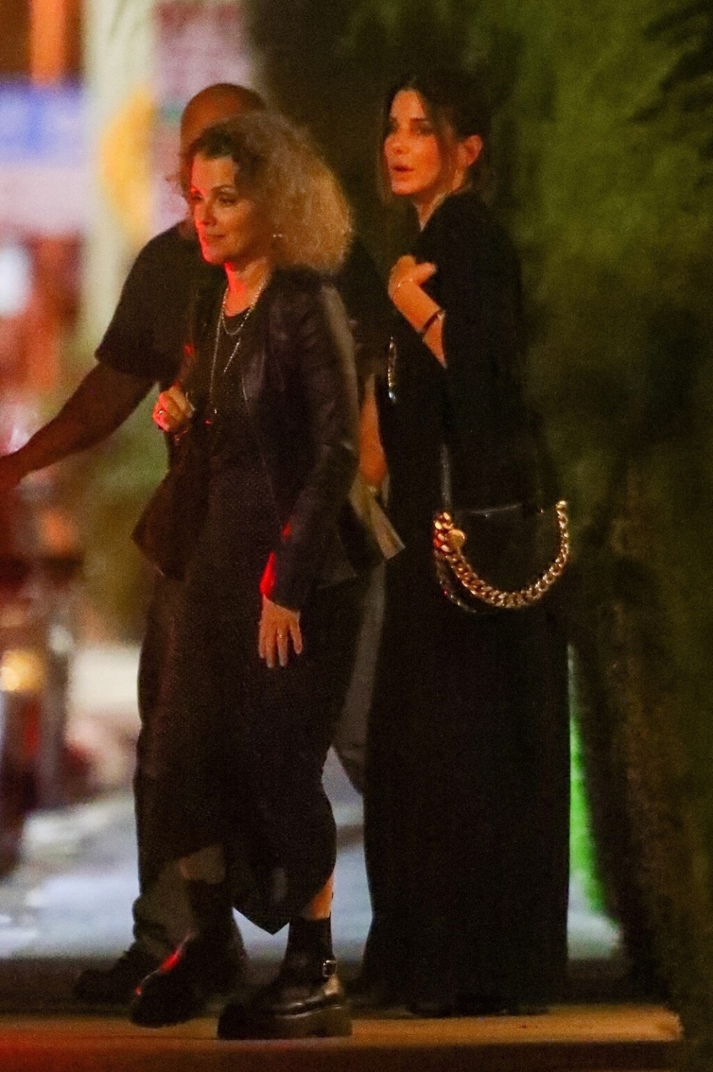 Sandra Bullock u neupadljivom izdanju u West Hollywoodu s prijateljicom
