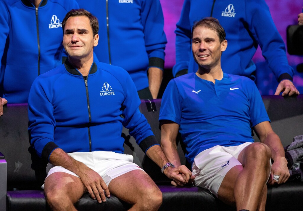 Roger Federer i Rafael Nadal u suzama nakon Federerovog oproštajnog meča