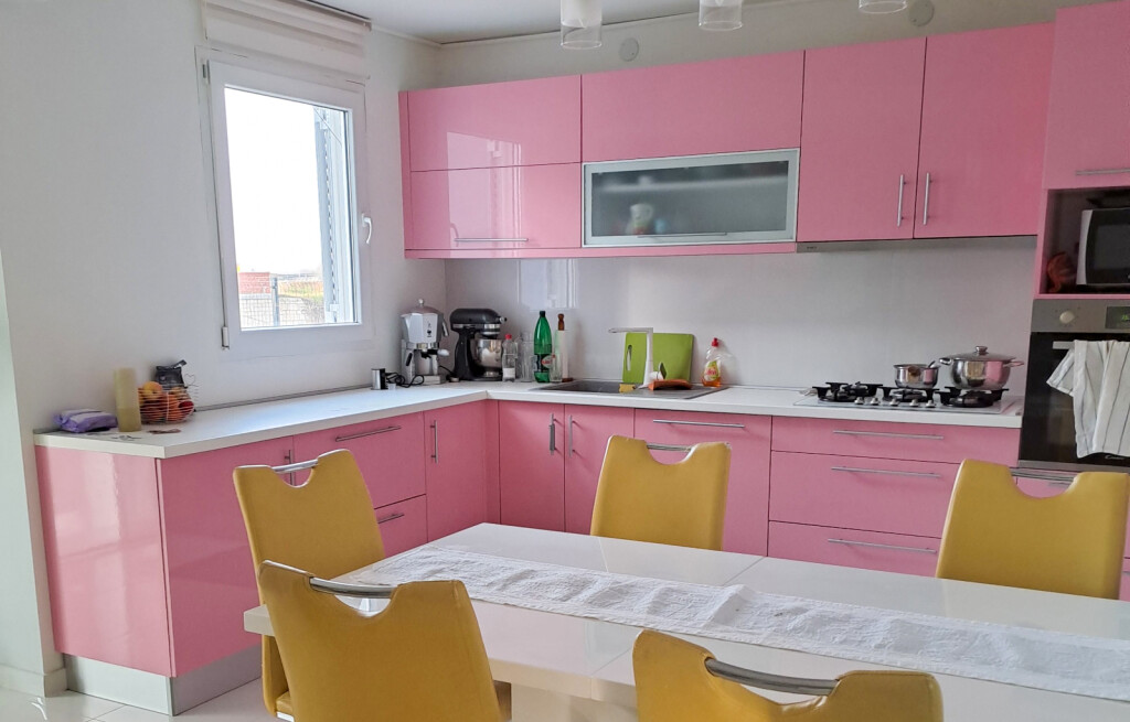 Kandidatkinja MasterChefa Luana Đurđević u svojoj kući ima ružičastu kuhinju visokog sjaja - 6