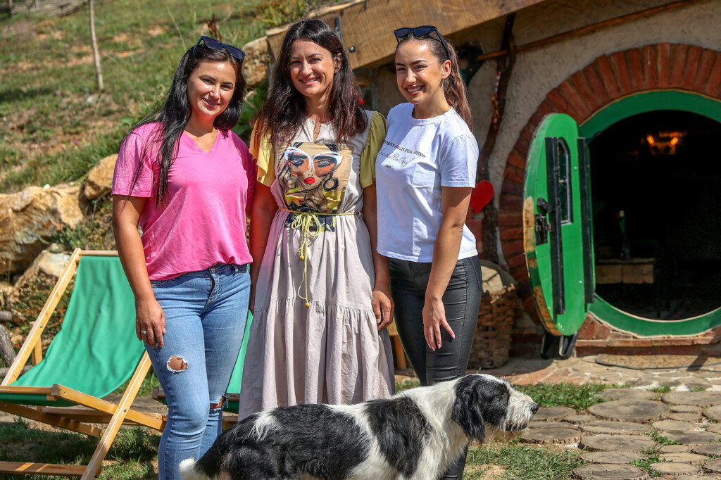 Bajkoviti bosanski Hobbiton očarava ljepotom, a iza cijele priče stoje četiri sestre - 10