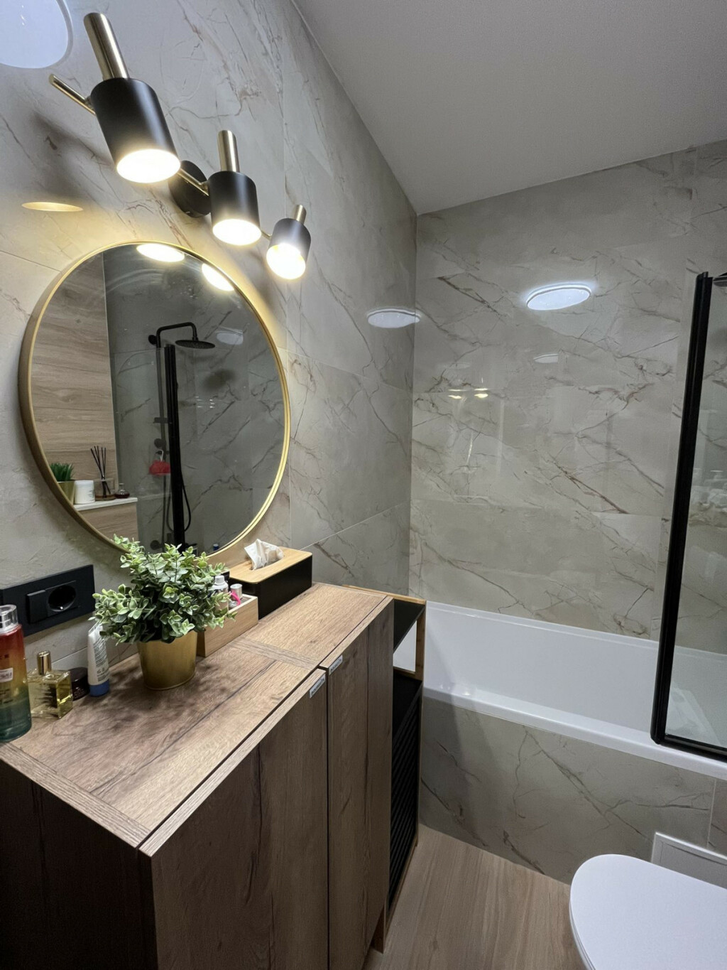 Stan u Španskom s glamuroznom kupaonicom - 11