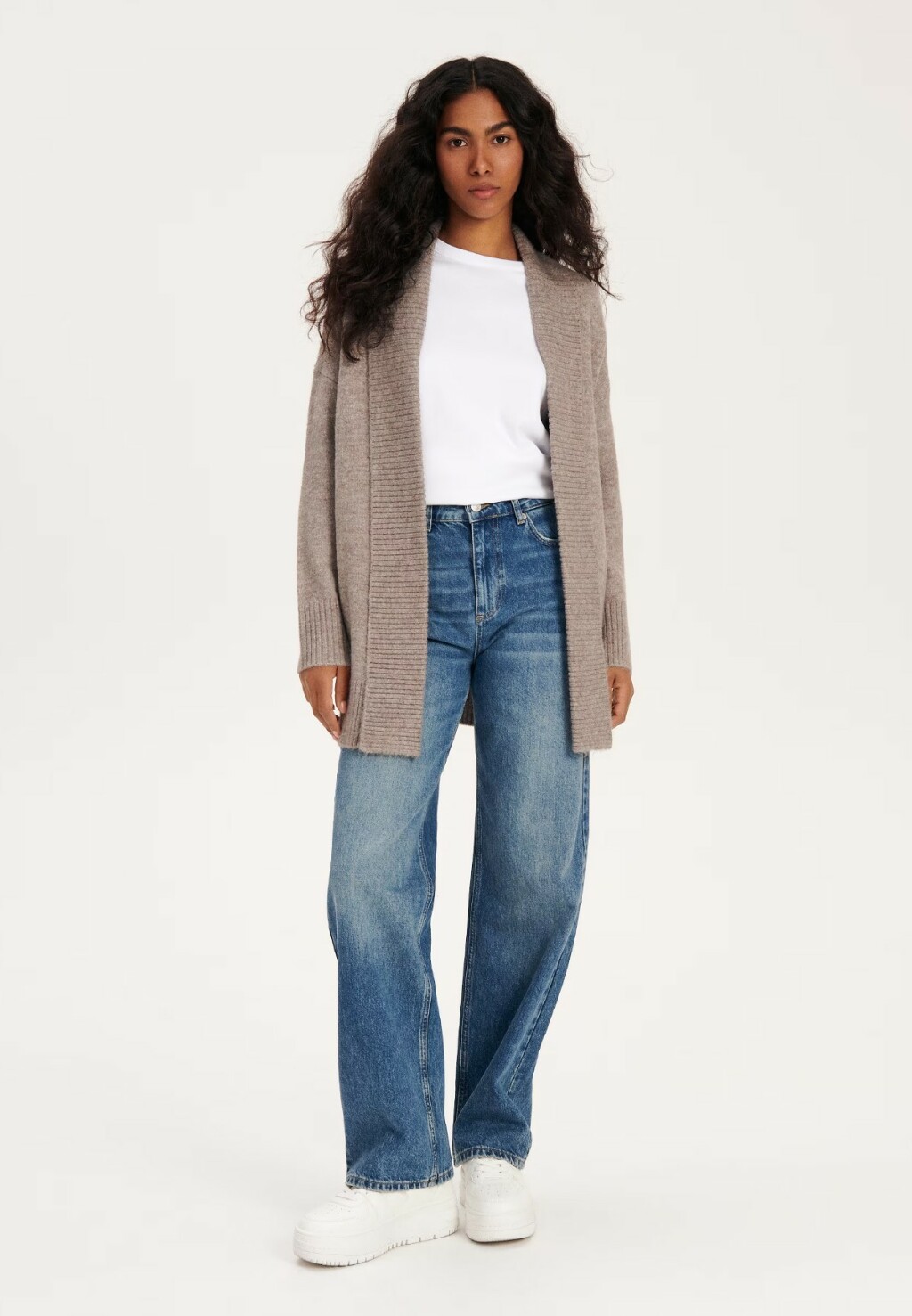 Reserved, 27,99 eura