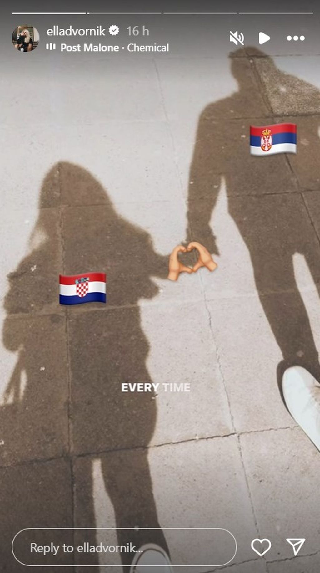Ella Dvornik s misterioznim dečkom