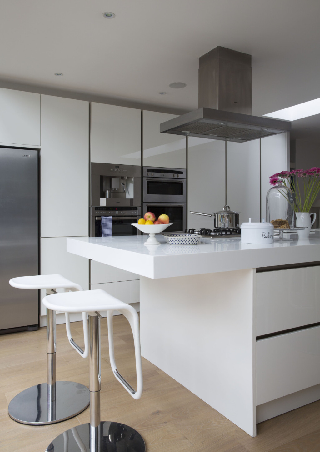 Metalik elementi, detalji i sjaj veliki su trend u uređenju kuhinje