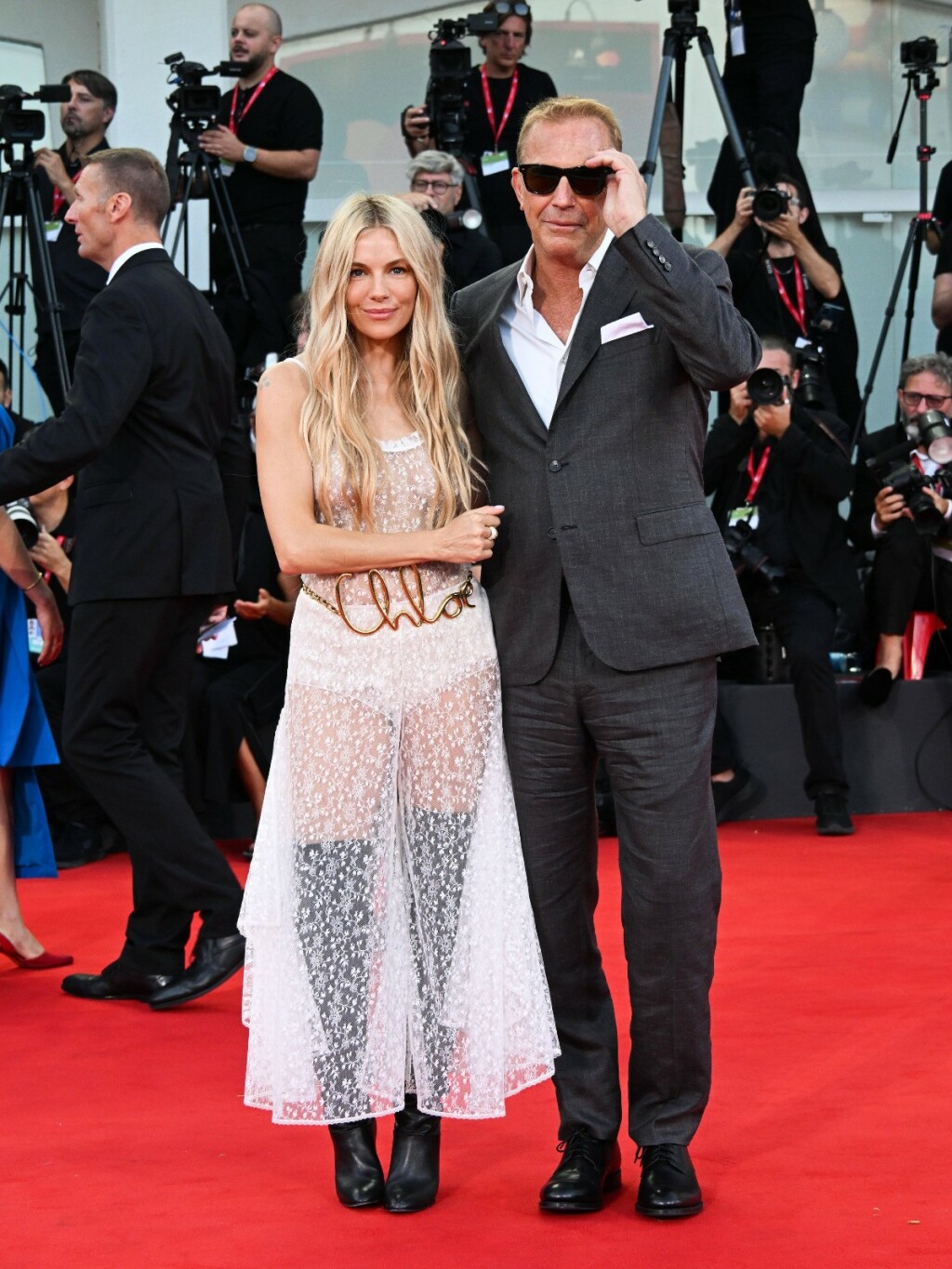 Sienna Miller i Kevin Costner