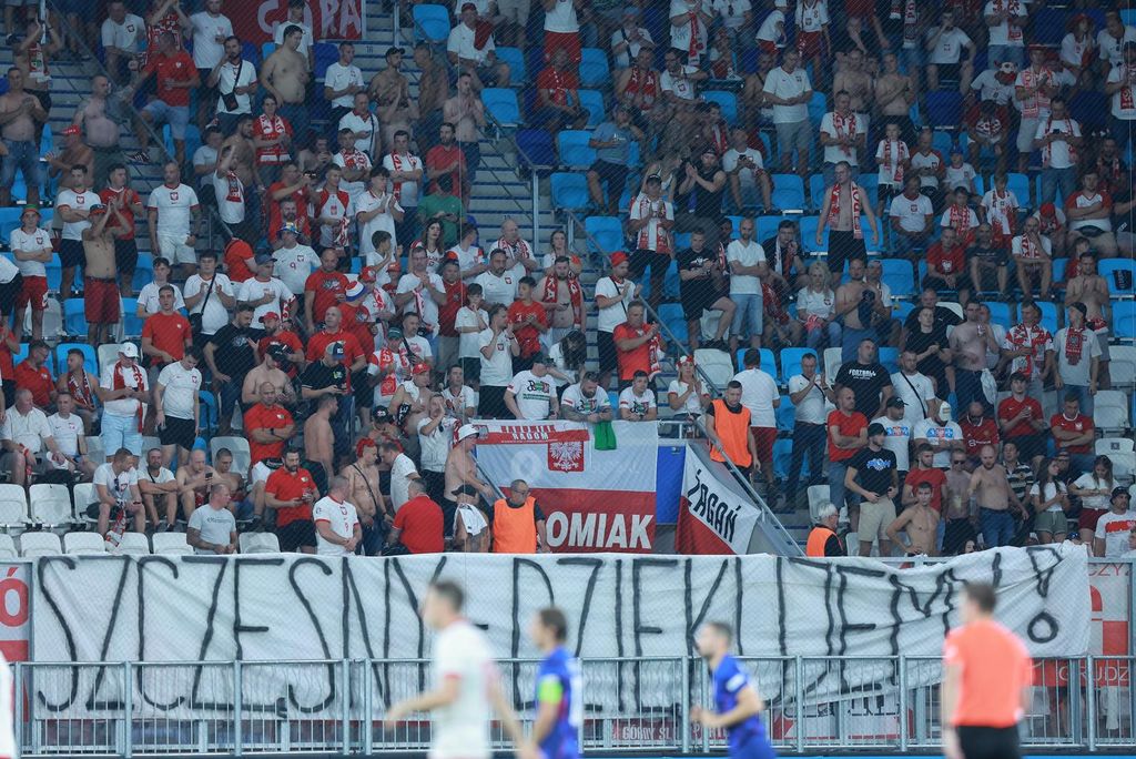 Poruka poljskih navijača na Opus Areni